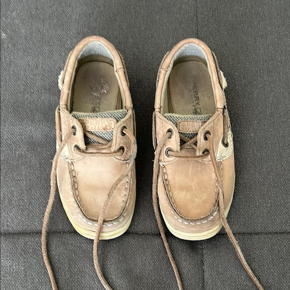 Sperry Tan Moccasin Shoes with Classic Design